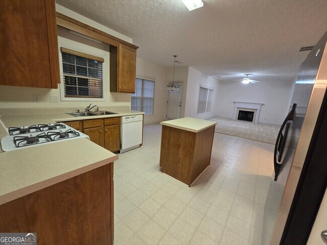 Building Photo - 3490 Southpointe Hill Dr NE