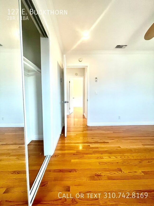 Building Photo - 127 E. Buckthorn-