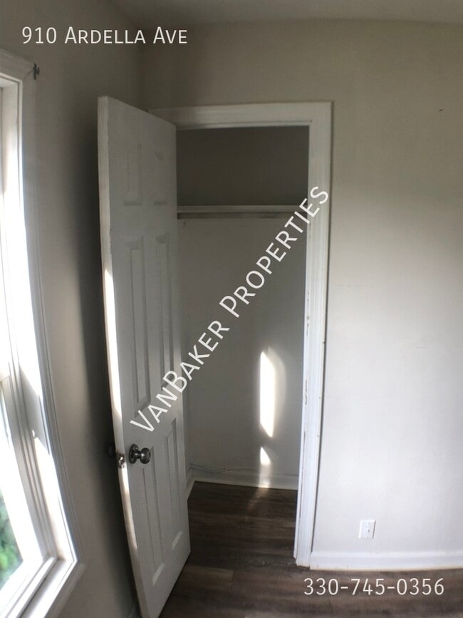 Building Photo - 910 Ardella Ave