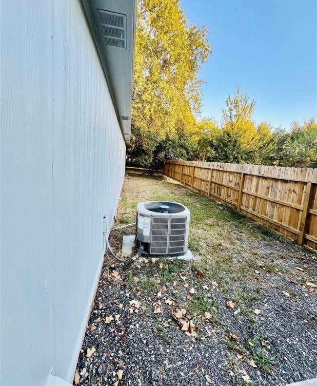 Building Photo - 33323 Falcon Spring St