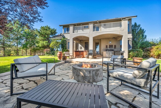 Building Photo - 1520 Taos Ln