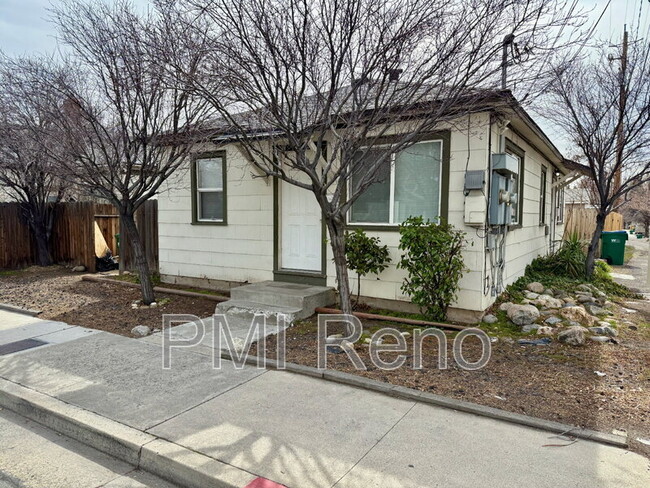 Primary Photo - 816 W 1st St