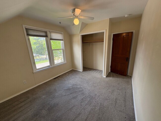 Building Photo - 1804 S 6th St W