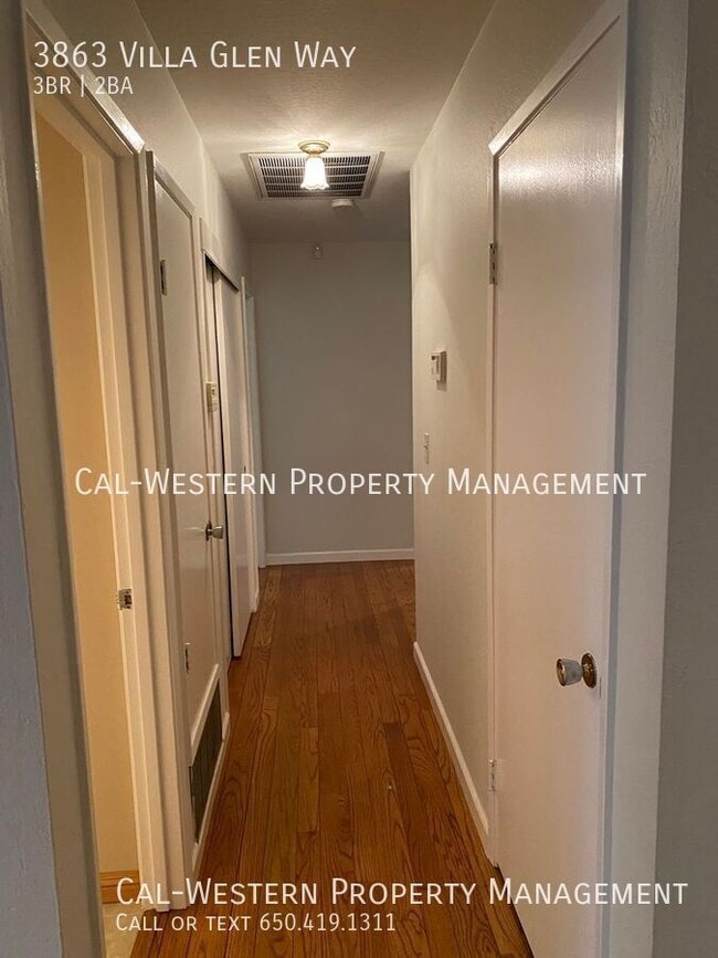 Building Photo - 3863 Villa Glen Way