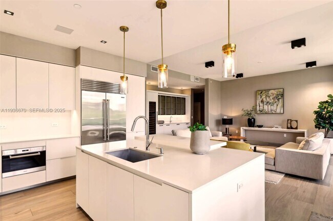 Building Photo - 3581 E Glencoe St