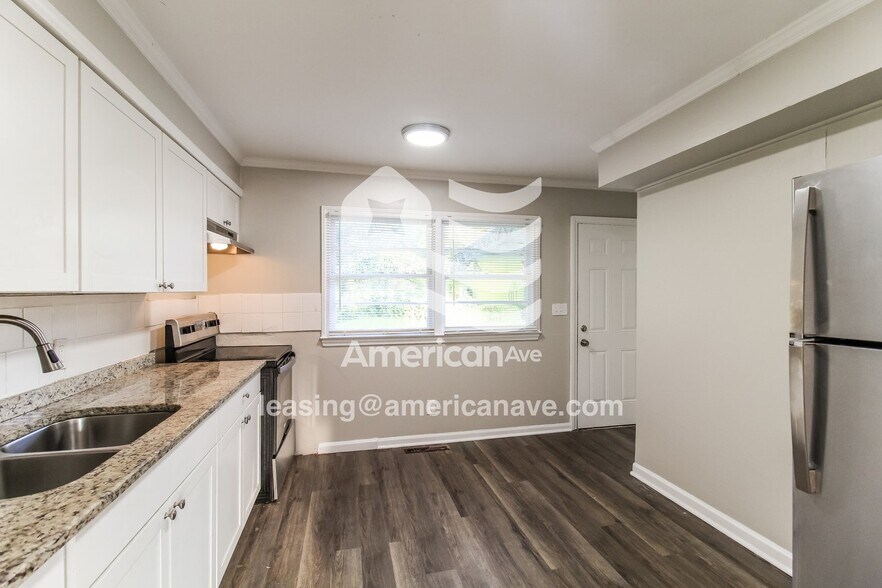 Building Photo - 605 Westview Dr