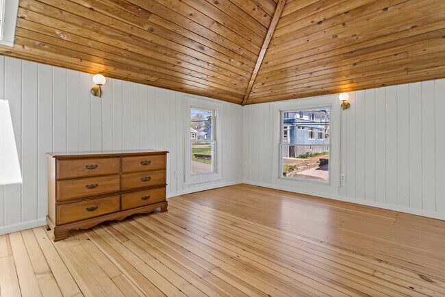 Building Photo - 14 2nd Ave