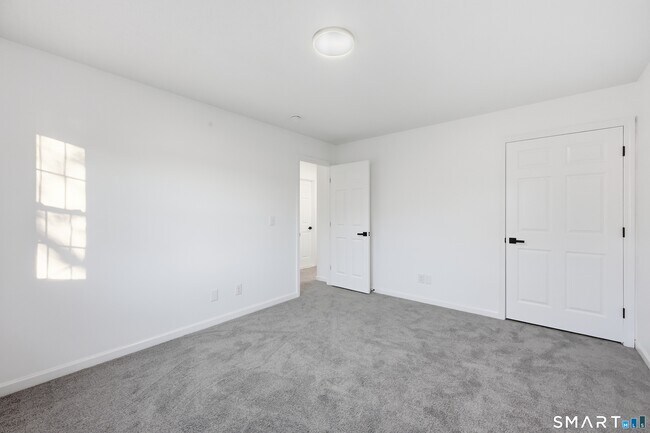 Building Photo - 70 Victoria Ct