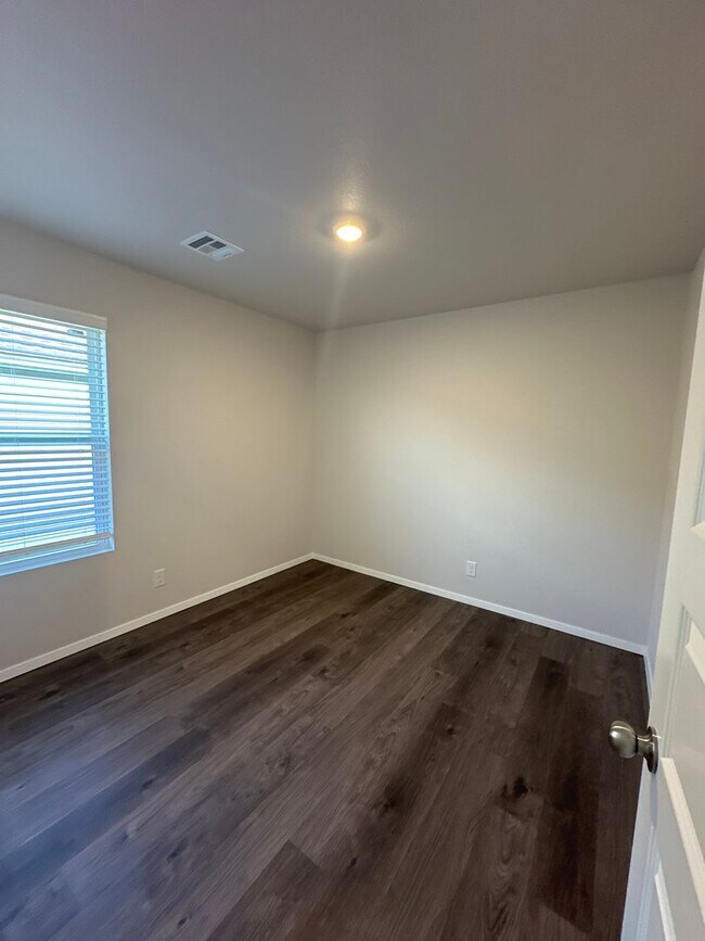 Building Photo - Newer 3-Bed, 2-Bath Home in Claremore — Modern Comfort & Style Designed for You