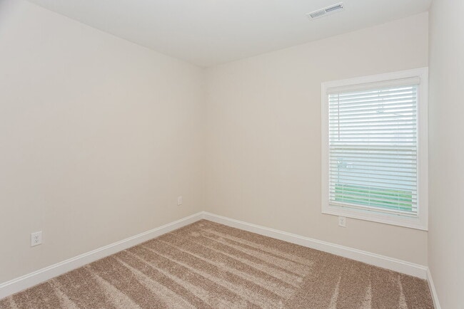 Building Photo - 217 Colonial Reserve Ave