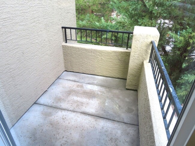 Building Photo - 9050 Double R Blvd