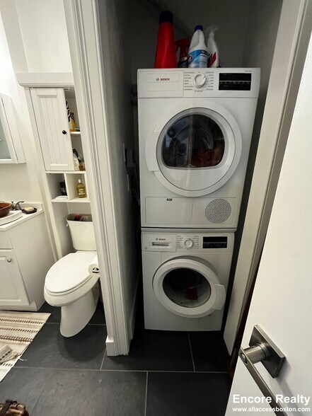 Building Photo - 19 Peterborough St