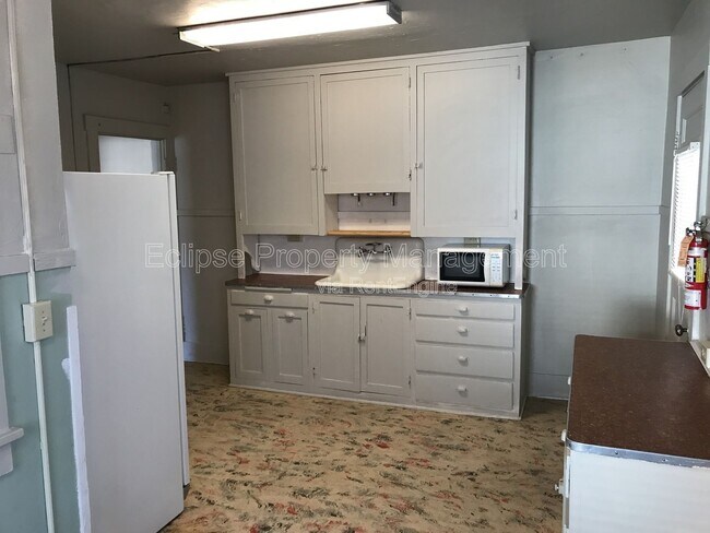 Building Photo - 711 2nd St