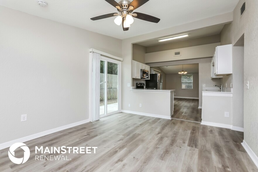 Building Photo - 2428 S Maple Ave