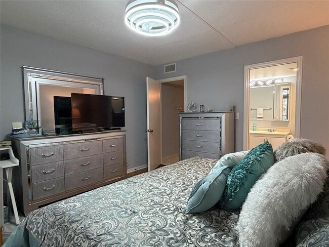 Building Photo - 2304 Lucaya Ln