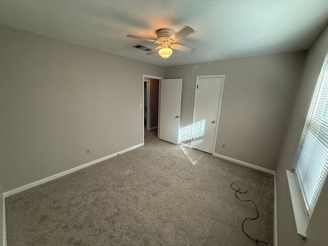 Building Photo - Northeast Pensacola - Harbour Square - 2 bedroom, 1 bathroom