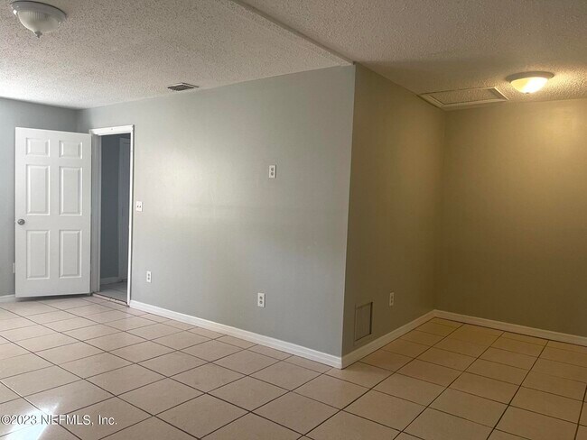 Building Photo - 5467 Windermere Dr