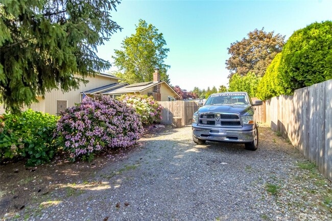 Building Photo - 15103 Westmore Dr E
