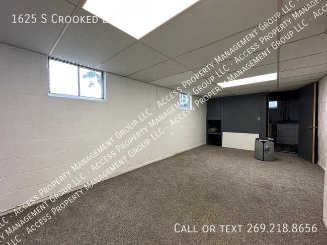 Building Photo - 1625 S Crooked Lake Dr