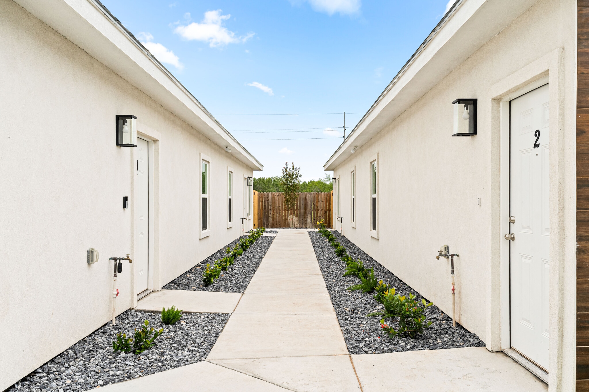 Building Photo - 3211 S Chloe Ave