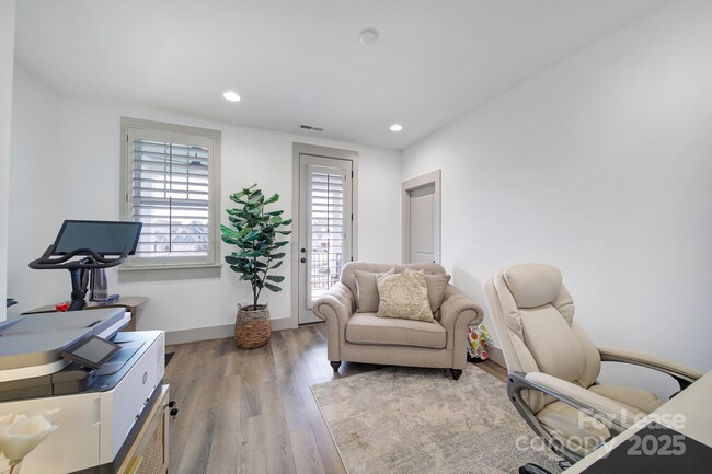 Building Photo - 567 Plowman Ln