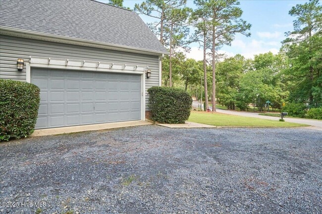 Building Photo - 209 Lazar Ln