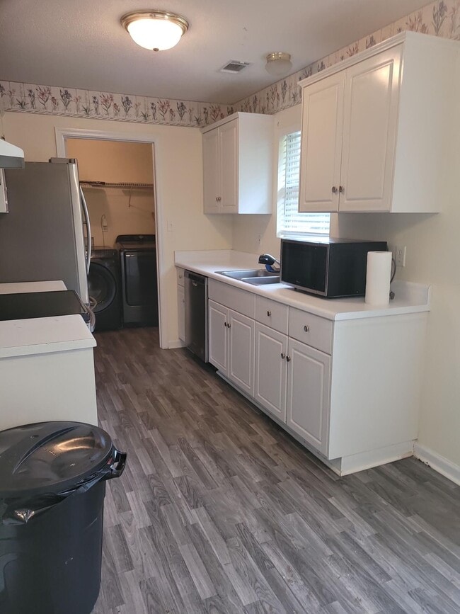 Building Photo - 1012 Cedarview Cir