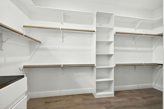 Building Photo - 4517 Larch Ln