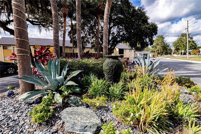 Building Photo - 920 N Lake Destiny Rd