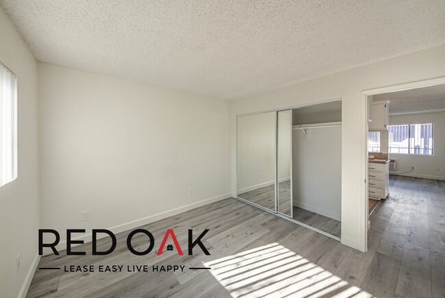 Building Photo - ~1 Month FREE~ Stylish One Bedroom with an...