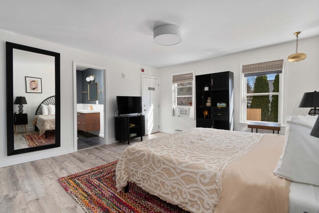 Building Photo - 136 Main St