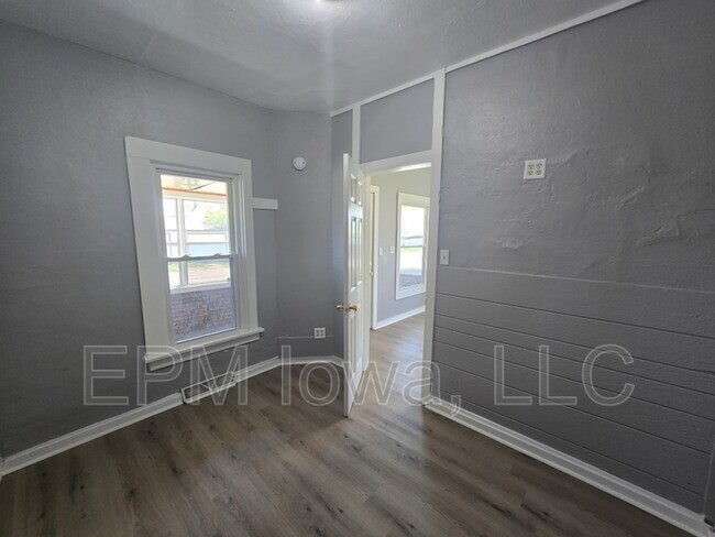 Building Photo - 1806 M St SW