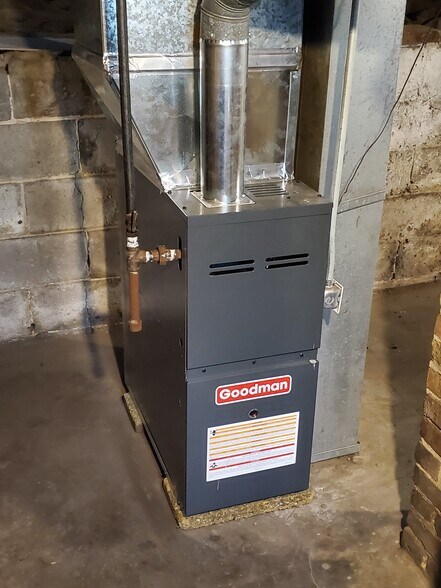 Building Photo - 2642 Riordan St