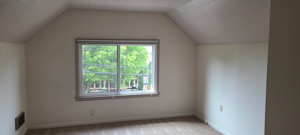 Building Photo - 5116 Meridian Ave N