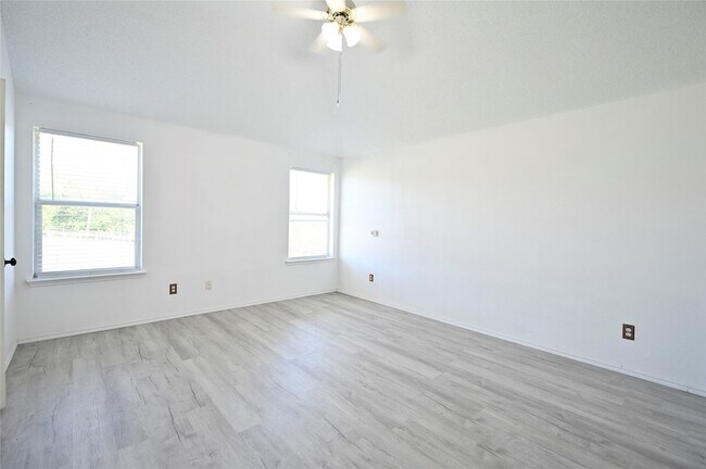 Building Photo - 1631 Mt Zion Dr