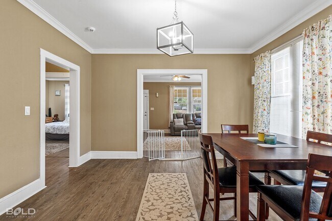 Building Photo - Check Out this 3 bed 2 bath!!