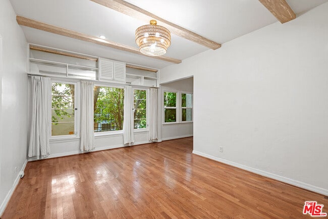Building Photo - 340 N Oakhurst Dr