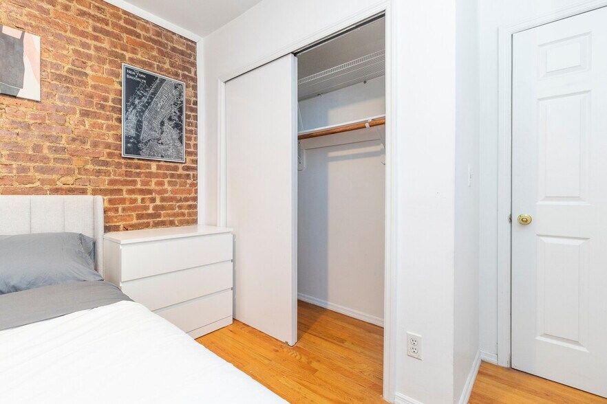 Building Photo - 1415-1423-1423 Lexington Ave