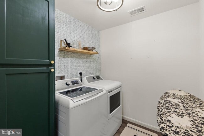 Building Photo - 124 Lenore Ln
