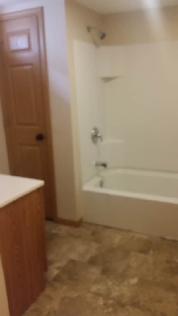 Building Photo - 3 Bedroom, 2 Bath House in Clinton, IA