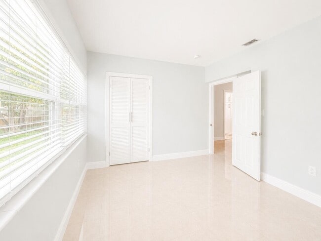 Building Photo - 1200 NW 76th Ave