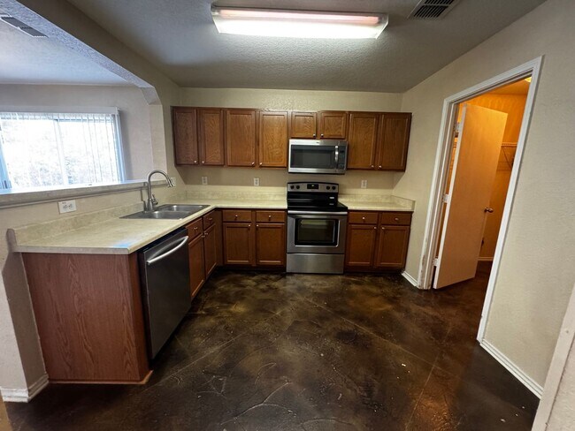 Building Photo - 9303 Pacific Maple