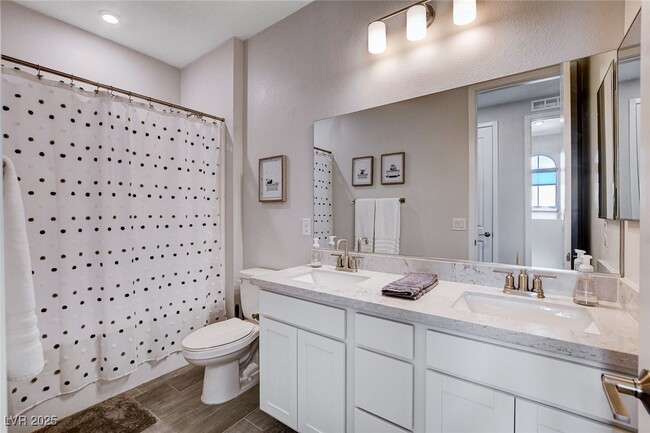 Building Photo - 871 Benning St