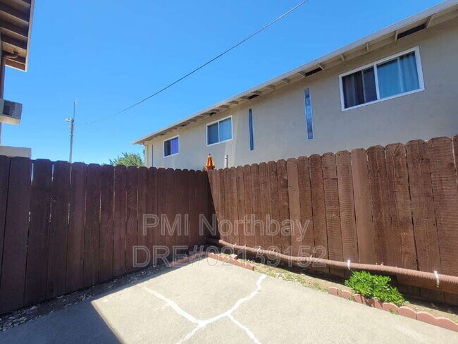 Building Photo - 1206 Dana Dr