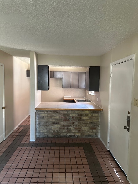 Building Photo - 3813 Windsor Ave