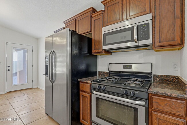 Building Photo - 14350 S Cave Ave