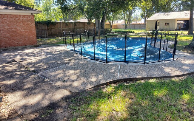 Building Photo - 2121 Redwood St