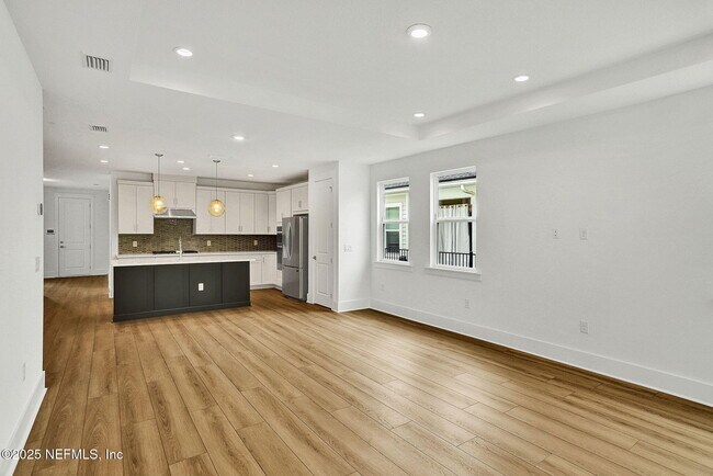 Building Photo - 311 Bay Lk Dr