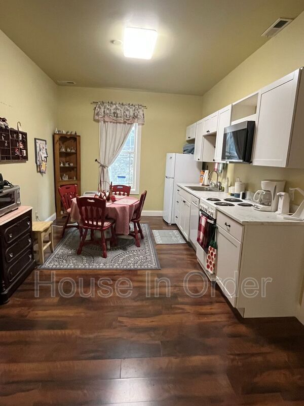 Building Photo - 5 Williamette Cir