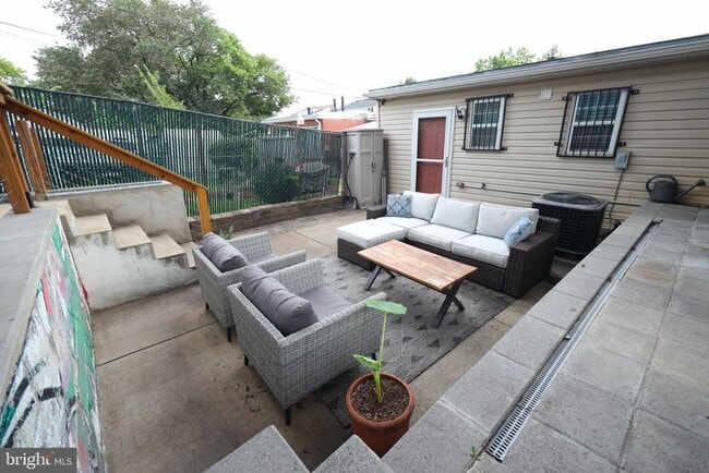 Building Photo - 2237 14th St NE